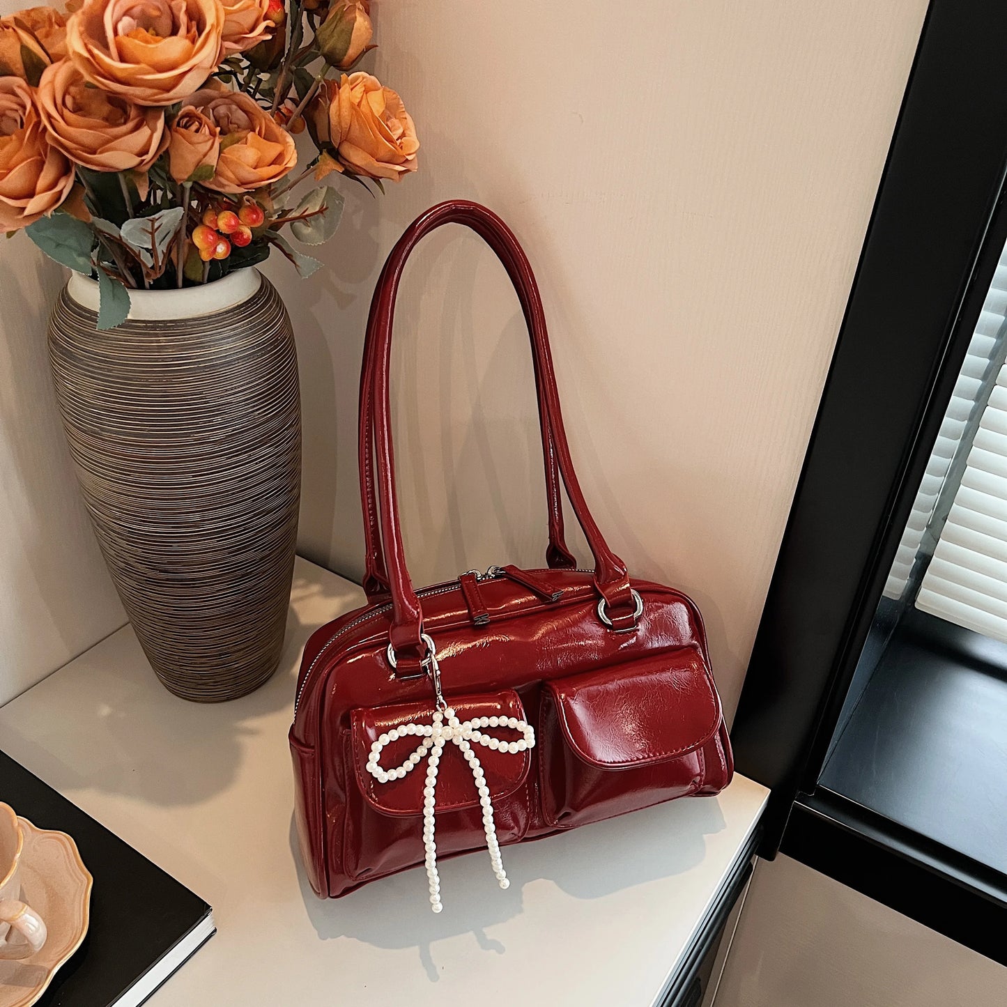 Versatile Underarm Bag With Minimalist Elegance And Effortless Everyday Vibes
