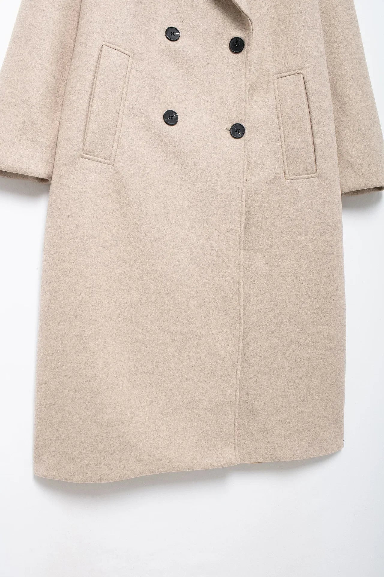 Fall Outfit Inspiration Loose-Fit Jacket With Soft Streetwear Vibes
