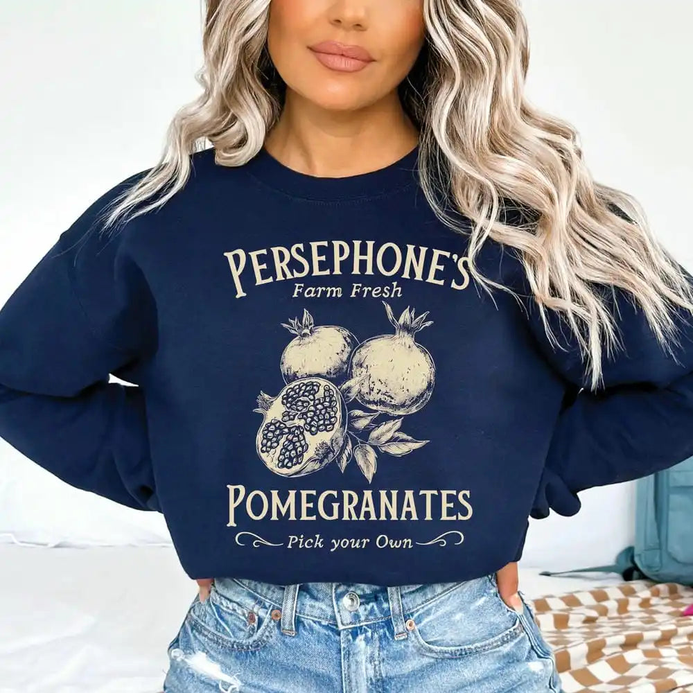 Bookish Fall Sweatshirt With Dark Academia Aesthetic For Casual Outfits