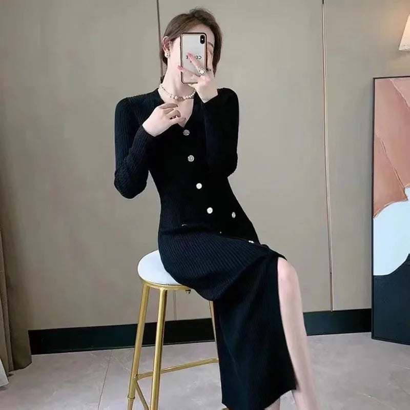 Winter Outfit Idea With Knitted Midi Dress And Slim Fit V Neck Style