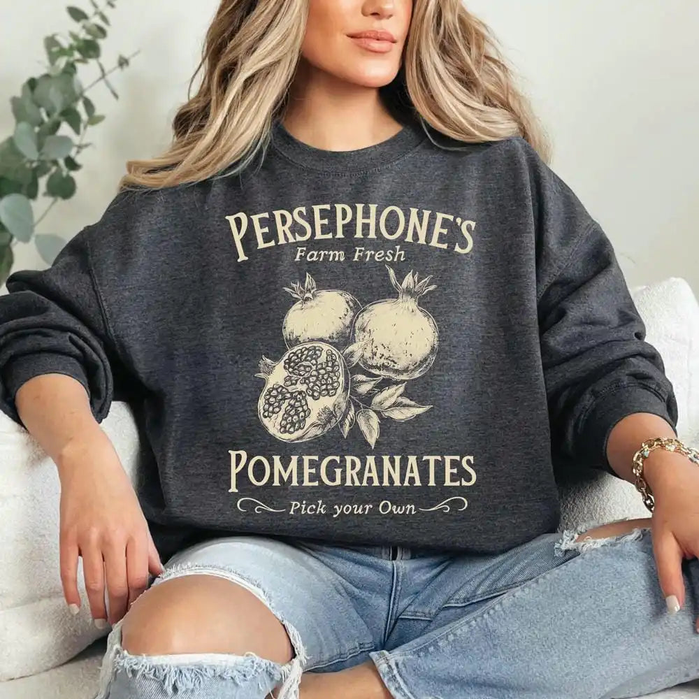 Bookish Fall Sweatshirt With Dark Academia Aesthetic For Casual Outfits