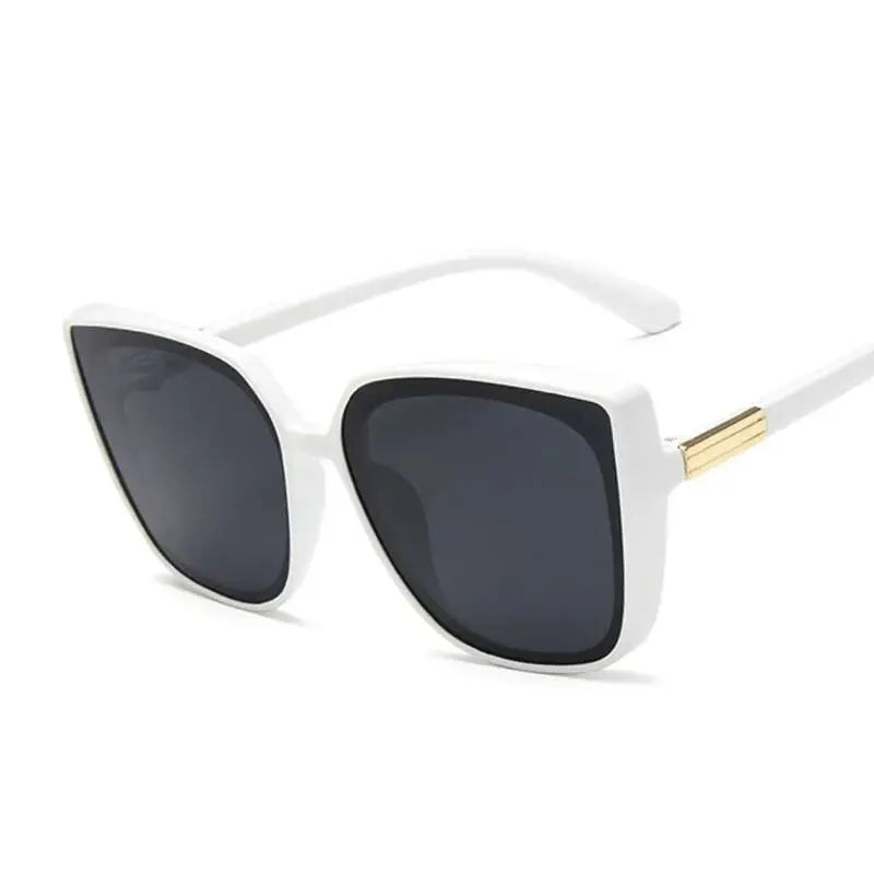 Retro Glamour Cat Eye Eyewear for Stylish Ladies
