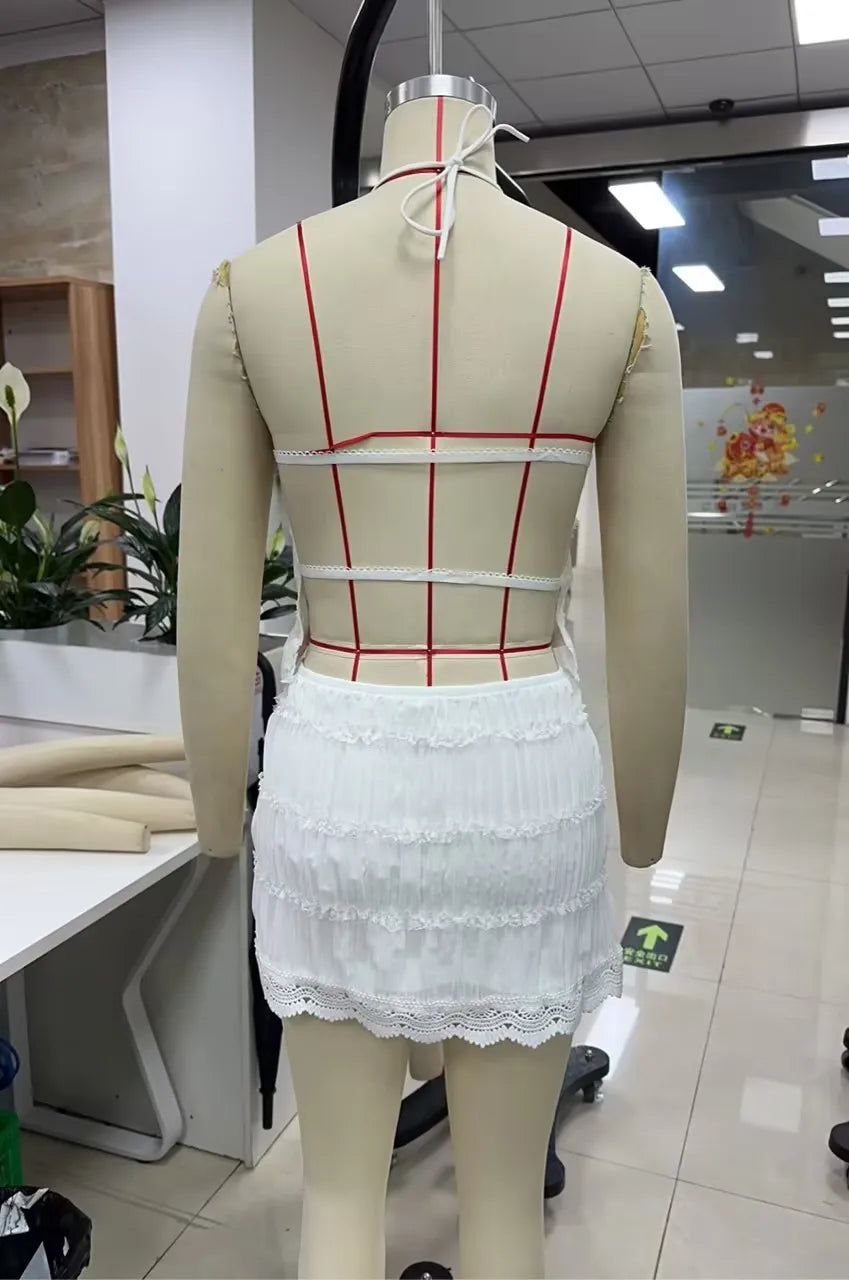 Floral Two Piece Outfit With Halter Crop Top And Lace Hem Skirt For Summer Outfits Fashion