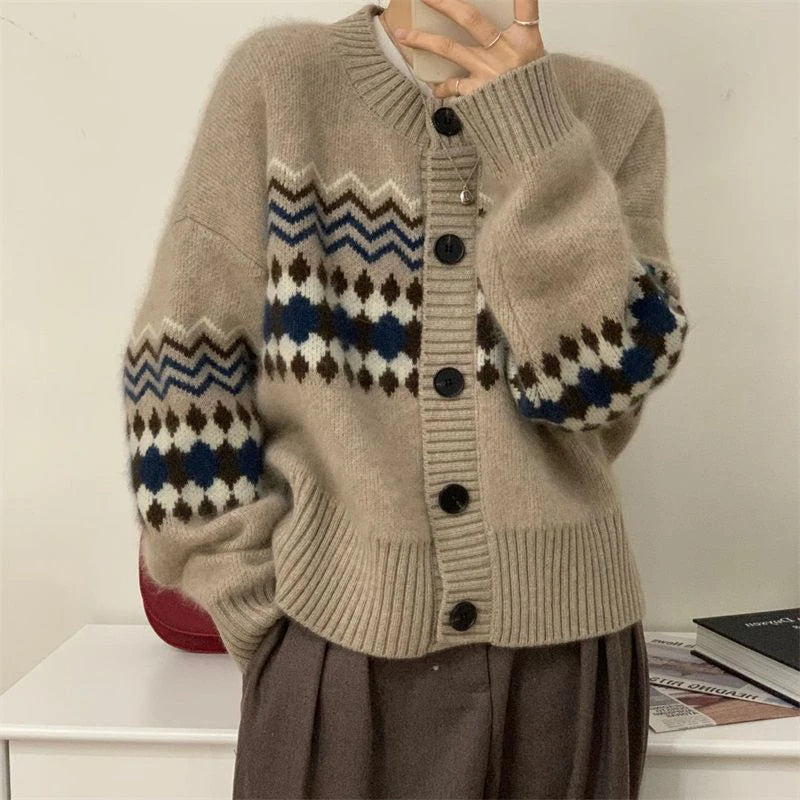 Y2K-Inspired Single Breasted Knit Sweater