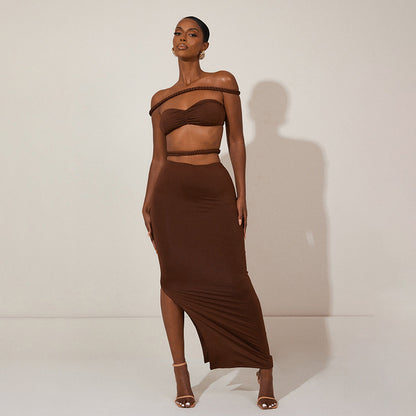 90s Minimalist: Sleek Off-Shoulder Tube Top
