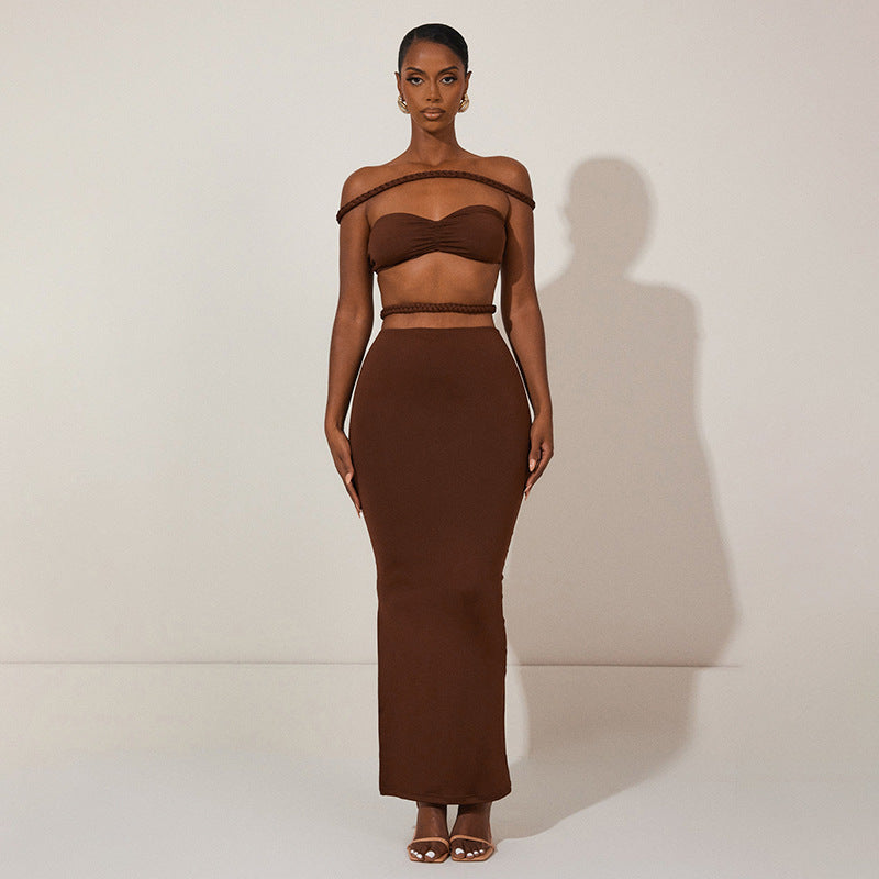 90s Minimalist: Sleek Off-Shoulder Tube Top