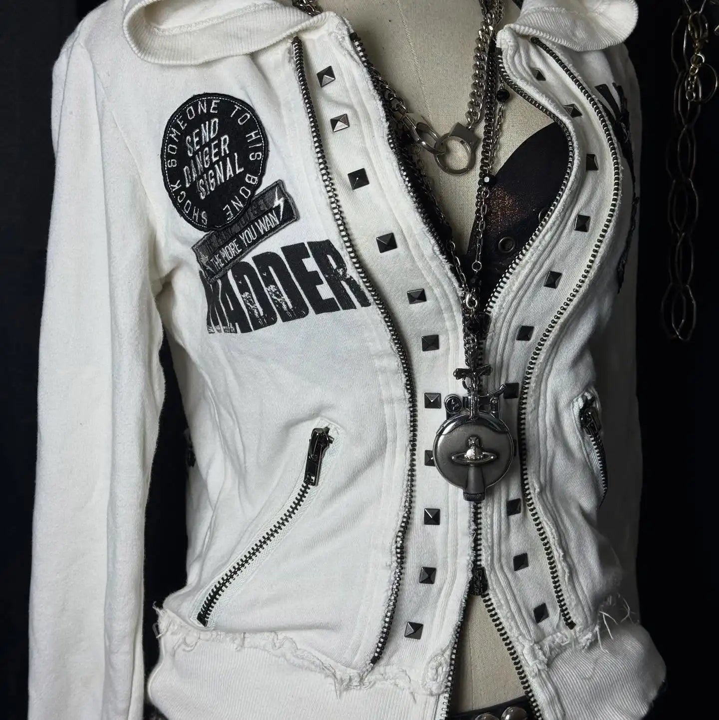 Retro Streetwear Outfit Aesthetic Y2K Skull Embroidered Hoodie Oversized Casual Jacket Inspiration