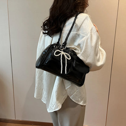 Versatile Underarm Bag With Minimalist Elegance And Effortless Everyday Vibes
