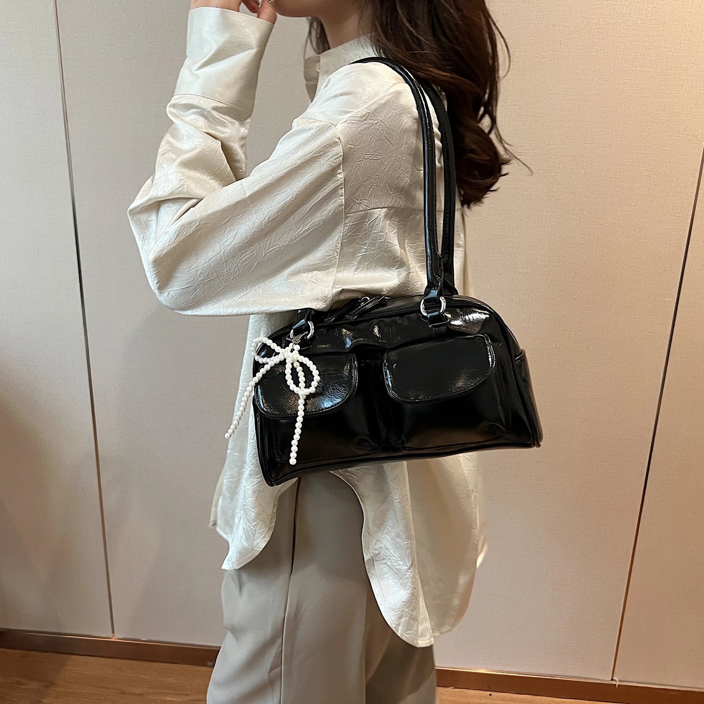 Versatile Underarm Bag With Minimalist Elegance And Effortless Everyday Vibes
