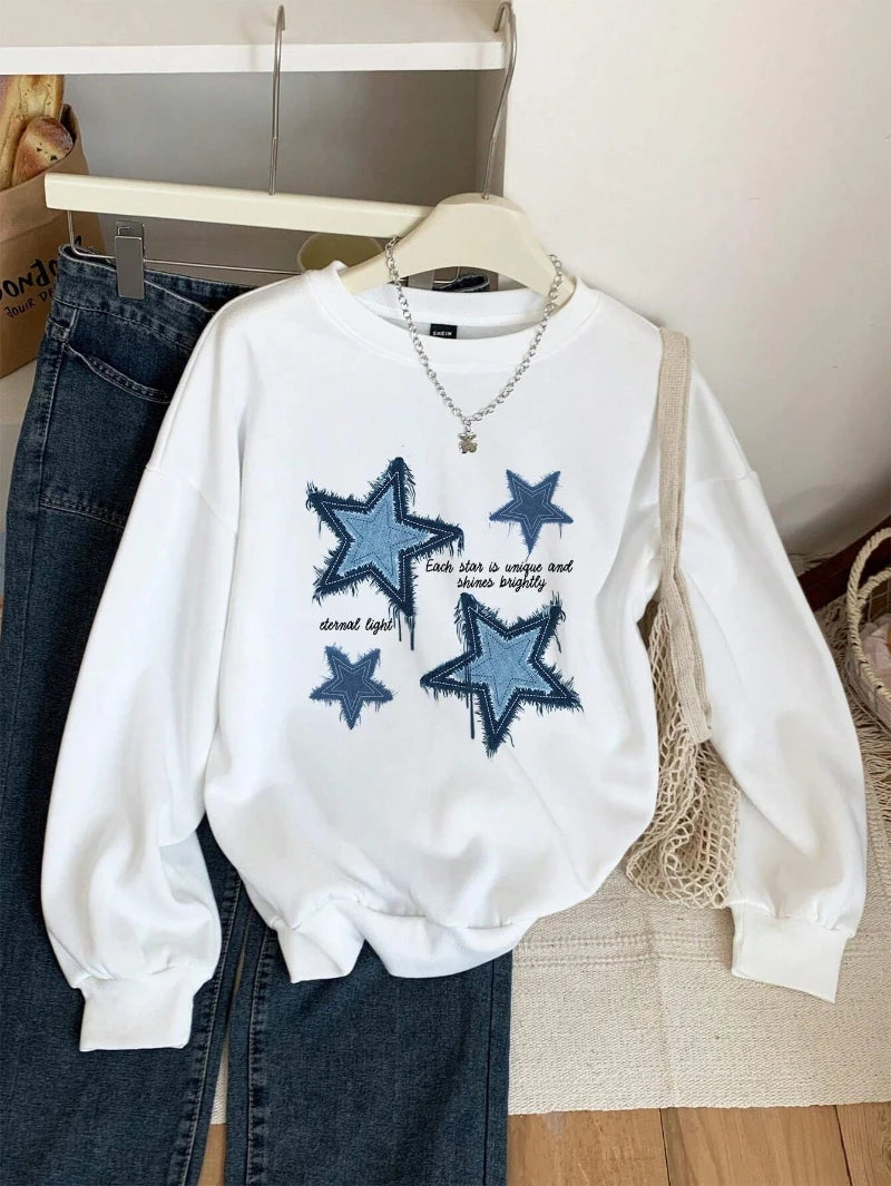 Fall Sweatshirt Outfit For Women With Star Print And Denim-Inspired Style
