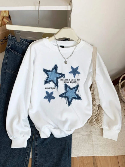 Fall Sweatshirt Outfit For Women With Star Print And Denim-Inspired Style