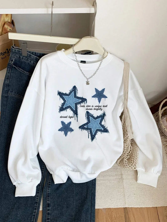 Fall Sweatshirt Outfit For Women With Star Print And Denim-Inspired Style