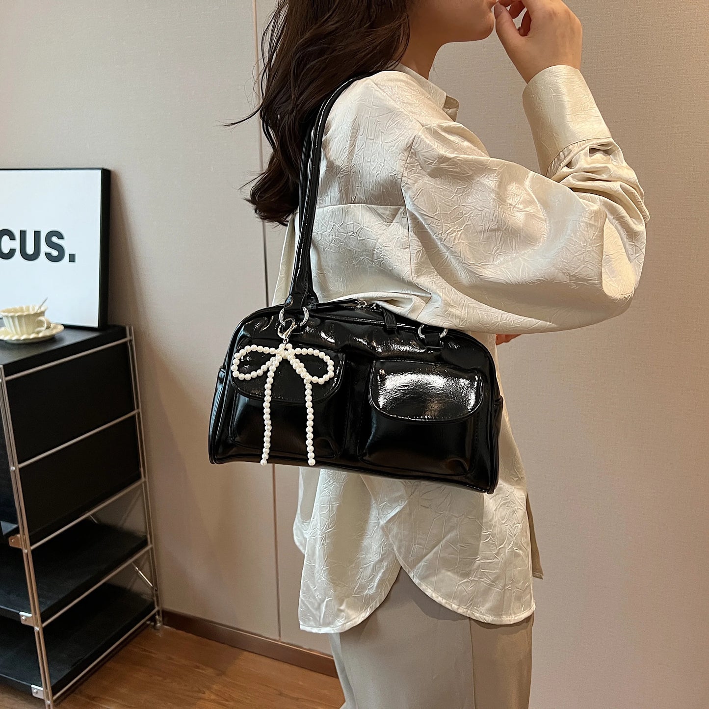 Versatile Underarm Bag With Minimalist Elegance And Effortless Everyday Vibes