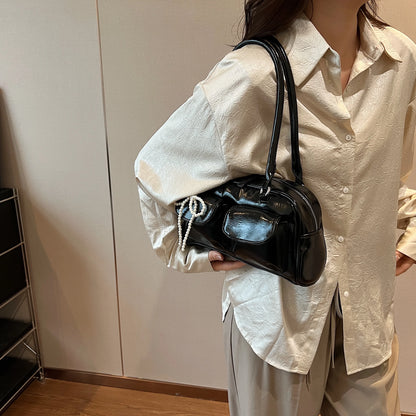 Versatile Underarm Bag With Minimalist Elegance And Effortless Everyday Vibes