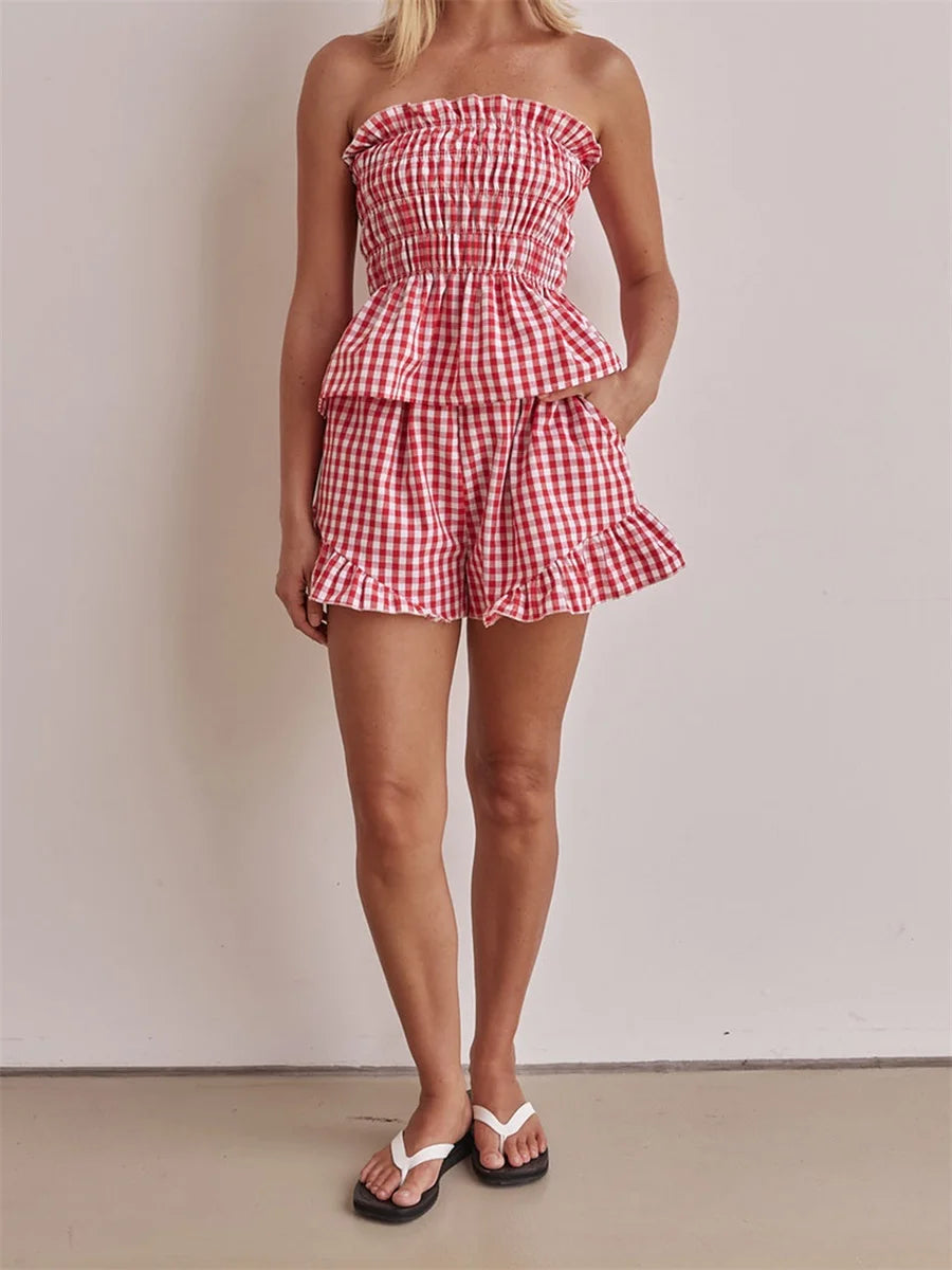 Summer Aesthetic Two-Piece Vacation Outfit With Floral Print And Flowing Ruffled Shorts