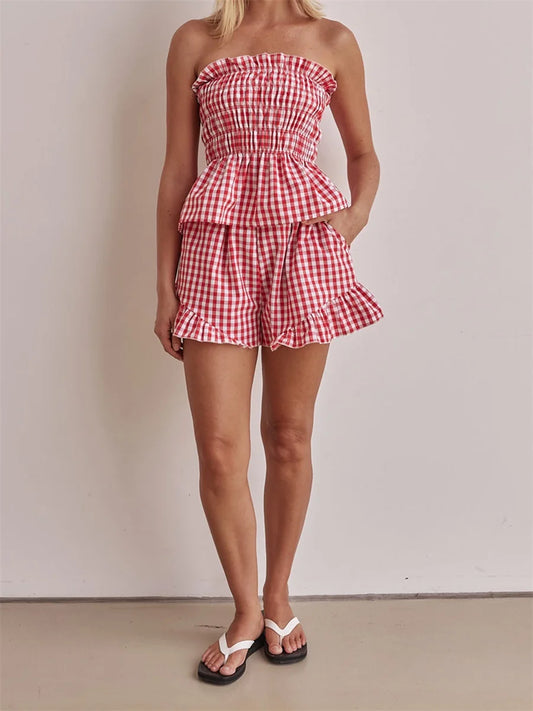 Summer Aesthetic Two-Piece Vacation Outfit With Floral Print And Flowing Ruffled Shorts