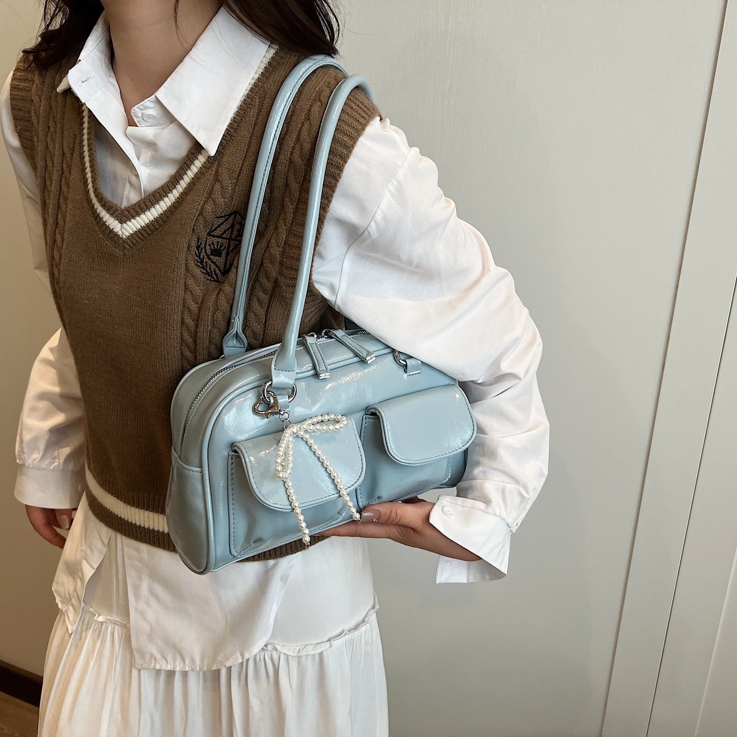 Versatile Underarm Bag With Minimalist Elegance And Effortless Everyday Vibes