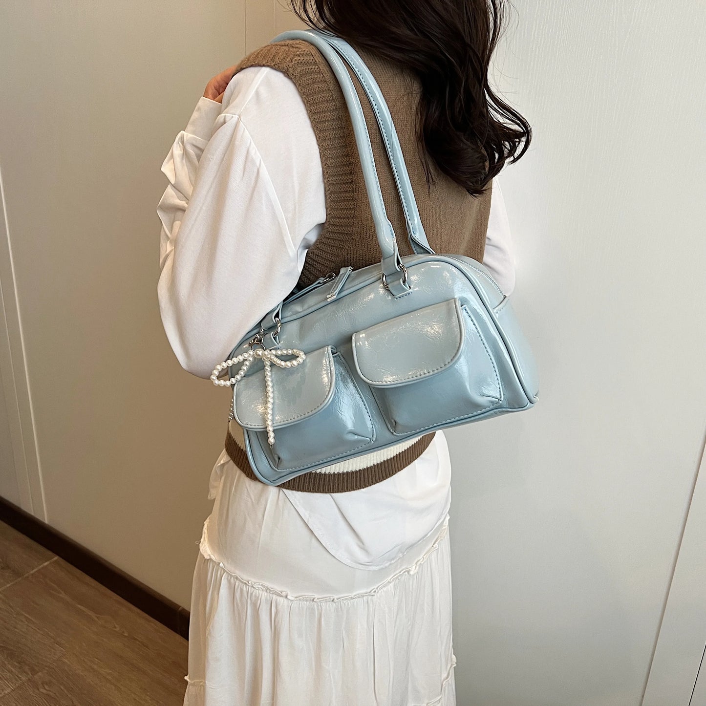 Versatile Underarm Bag With Minimalist Elegance And Effortless Everyday Vibes