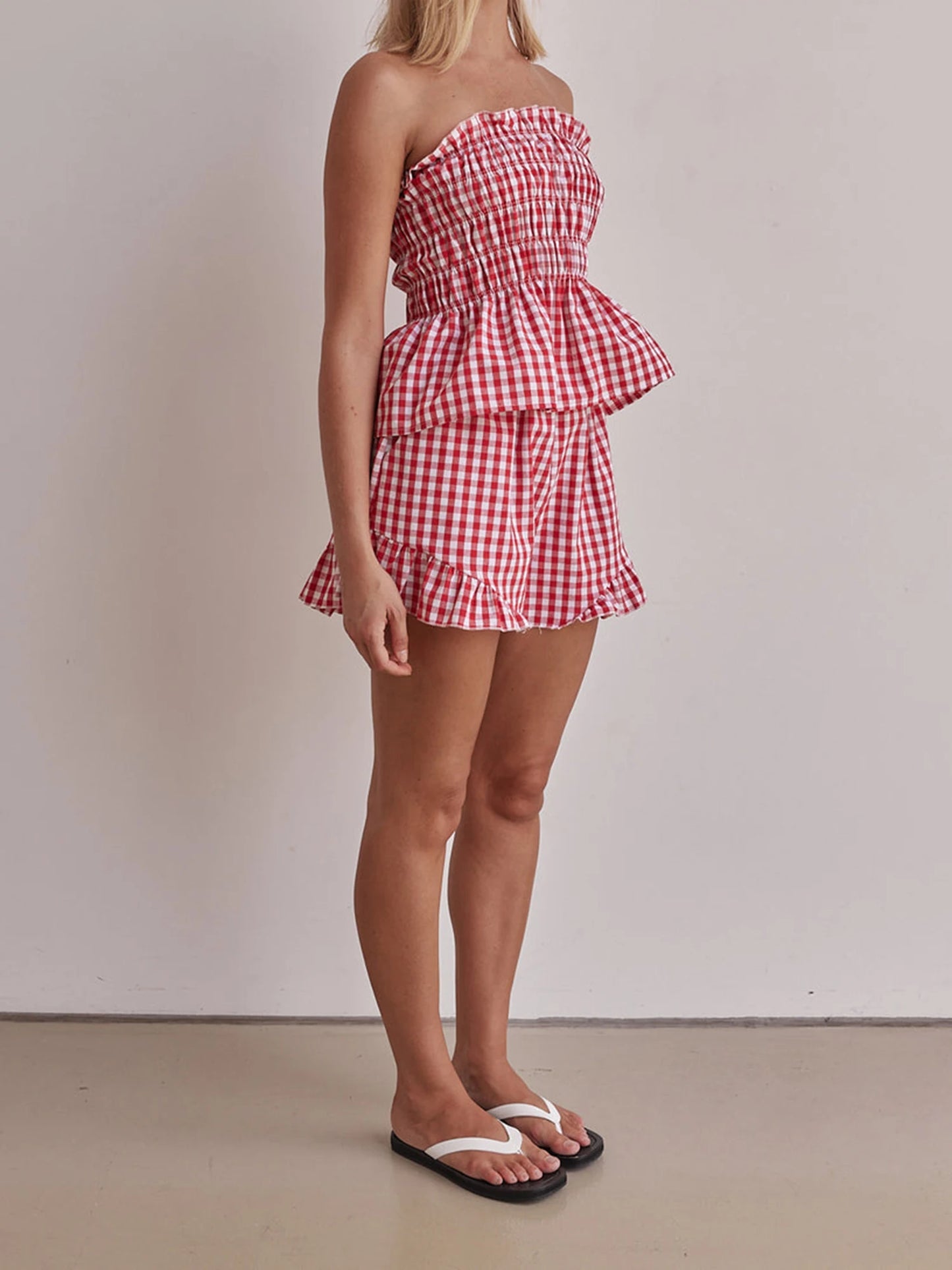 Summer Aesthetic Two-Piece Vacation Outfit With Floral Print And Flowing Ruffled Shorts