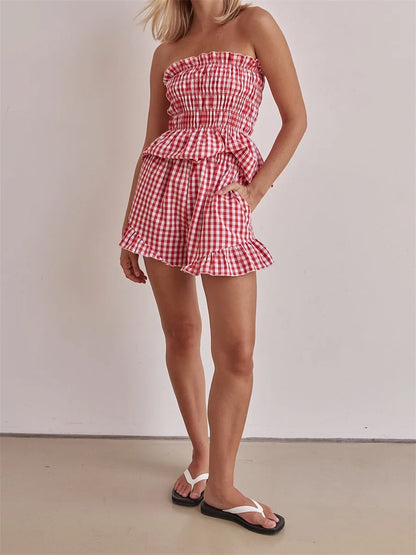 Summer Aesthetic Two-Piece Vacation Outfit With Floral Print And Flowing Ruffled Shorts