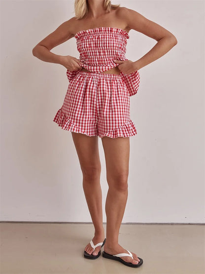 Summer Aesthetic Two-Piece Vacation Outfit With Floral Print And Flowing Ruffled Shorts