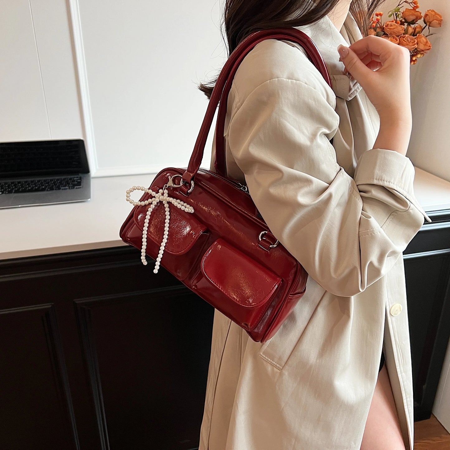 Versatile Underarm Bag With Minimalist Elegance And Effortless Everyday Vibes