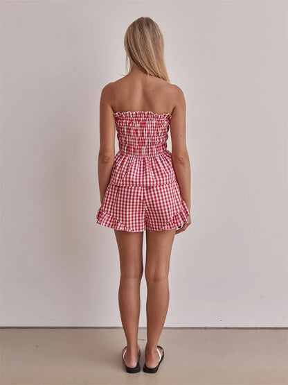 Summer Aesthetic Two-Piece Vacation Outfit With Floral Print And Flowing Ruffled Shorts