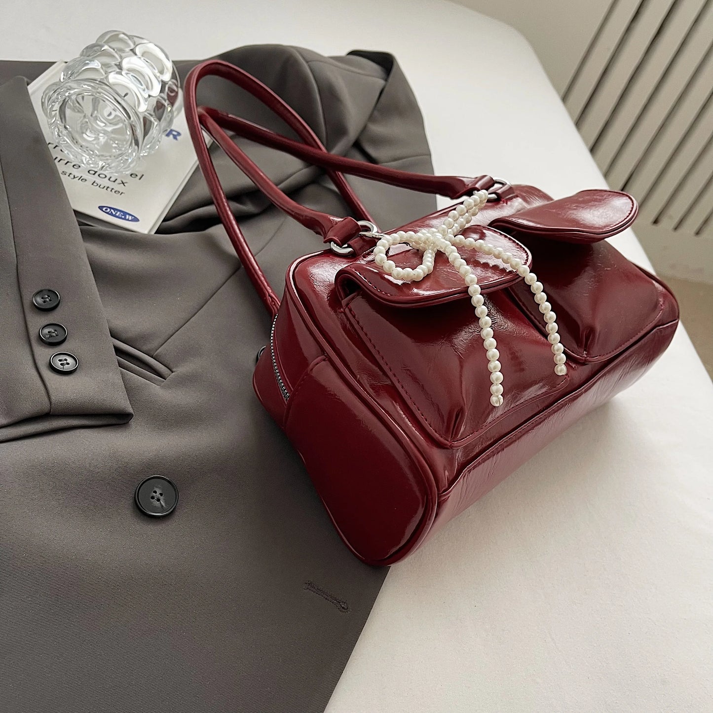 Versatile Underarm Bag With Minimalist Elegance And Effortless Everyday Vibes