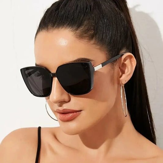 Retro Glamour Cat Eye Eyewear for Stylish Ladies