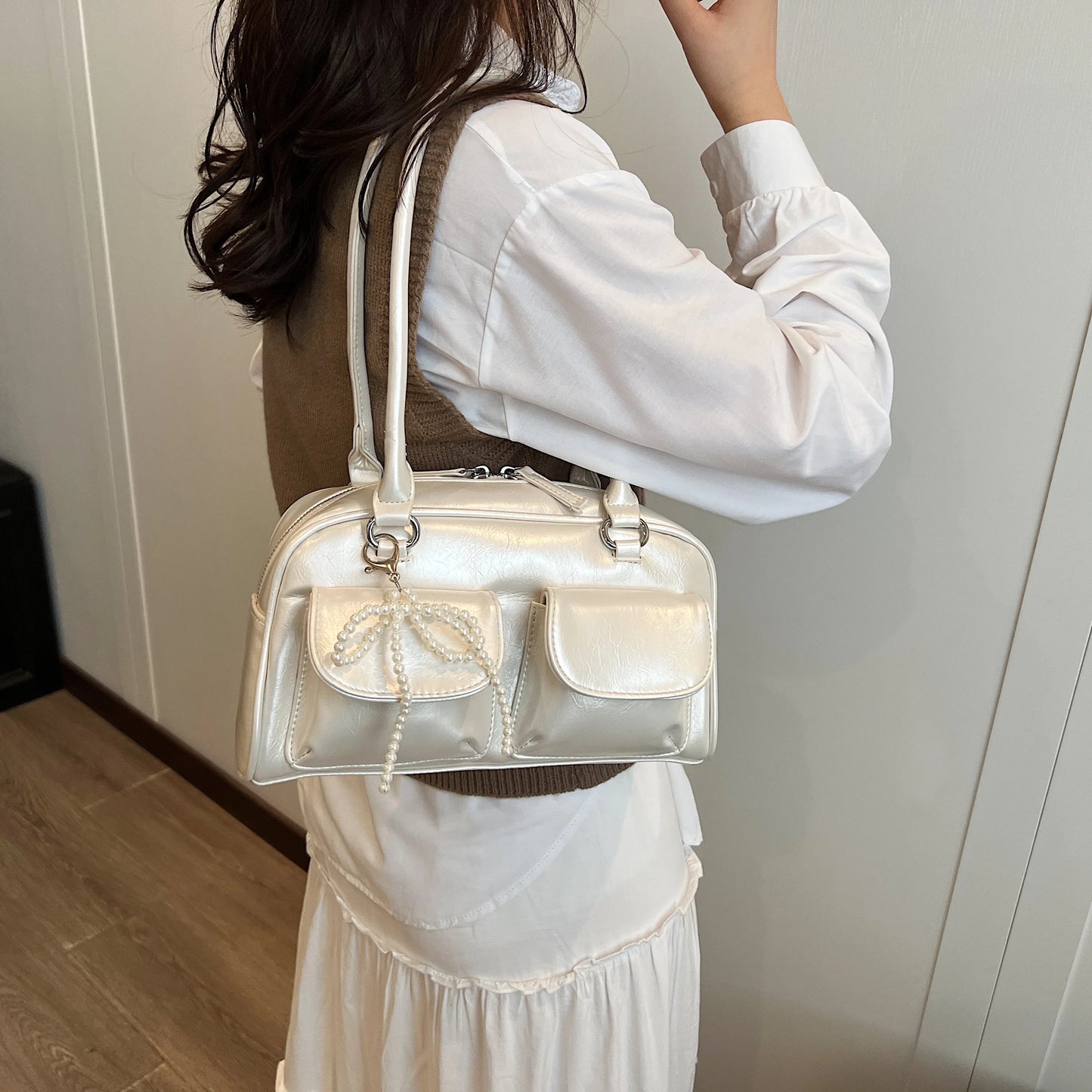 Versatile Underarm Bag With Minimalist Elegance And Effortless Everyday Vibes