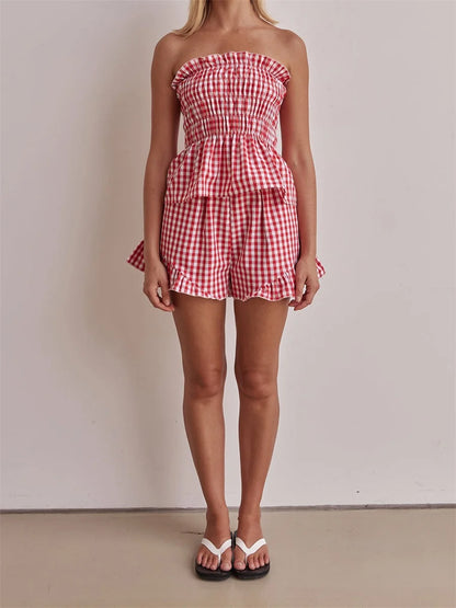 Summer Aesthetic Two-Piece Vacation Outfit With Floral Print And Flowing Ruffled Shorts