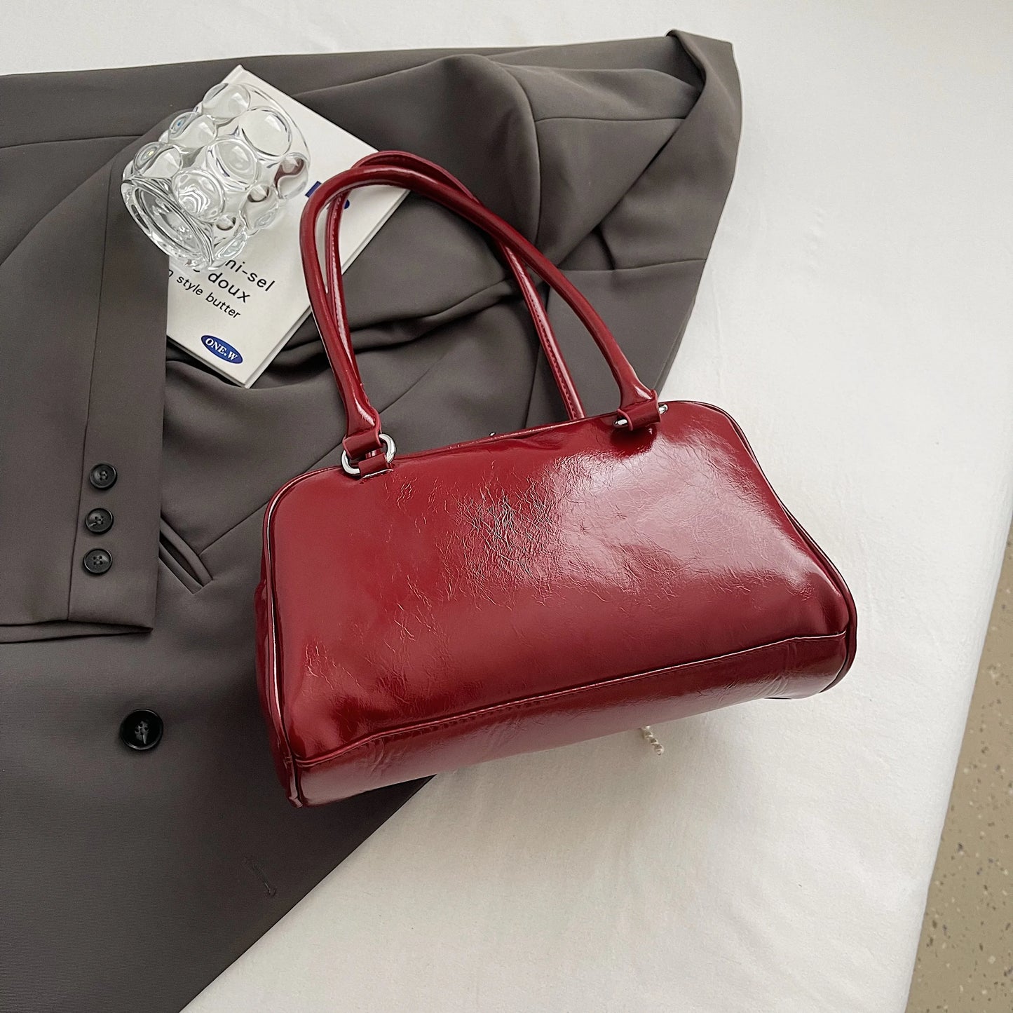 Versatile Underarm Bag With Minimalist Elegance And Effortless Everyday Vibes