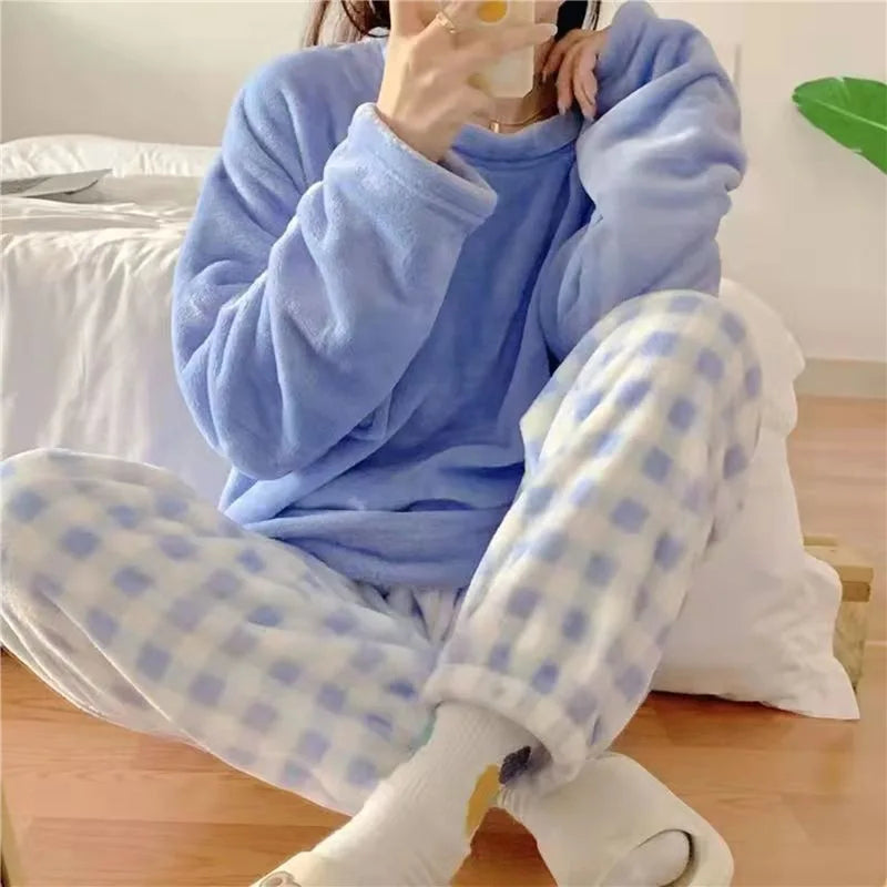 Women's Coral Velvet and Thin Flannel Pajama Ensemble