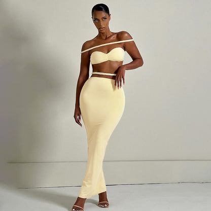 90s Minimalist: Sleek Off-Shoulder Tube Top